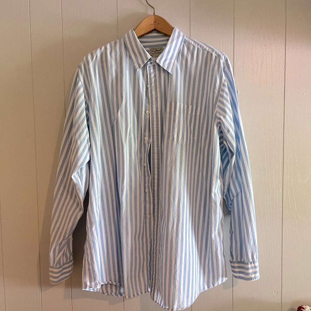 LL.Bean Men’s Light Blue and White wide striped button up shirt
